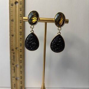 Elegant Black and Gold Drop clip on Earrings